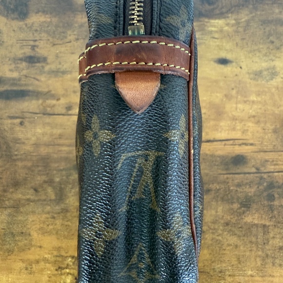 Louis Vuitton Monogram Toiletry/Clutch Bag - Picture 4 of 9